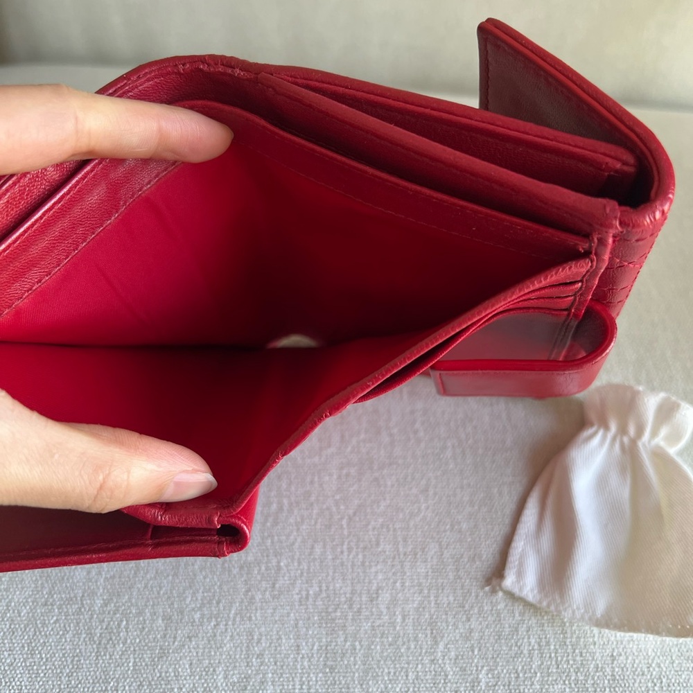 Dior Red Quilted Wallet - Picture 6 of 9